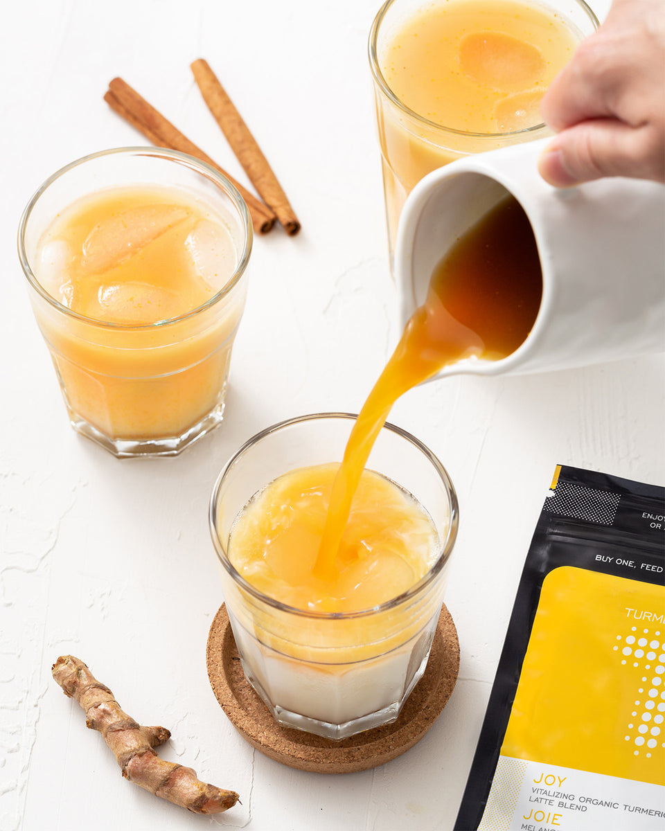 http://turmericteas.com/cdn/shop/articles/Turmeric_Chai_Iced_Latte_small_72ee8a85-5b95-41c0-b528-51bffbc2014e_1200x1200.jpg?v=1599654128